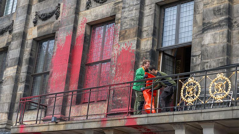 El Palacio Real de Amsterdam amanece con pintura roja y mensajes contra el régimen israelí