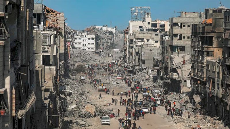 Masivo regreso de palestinos a la Ciudad de Gaza entre ruinas y escombros