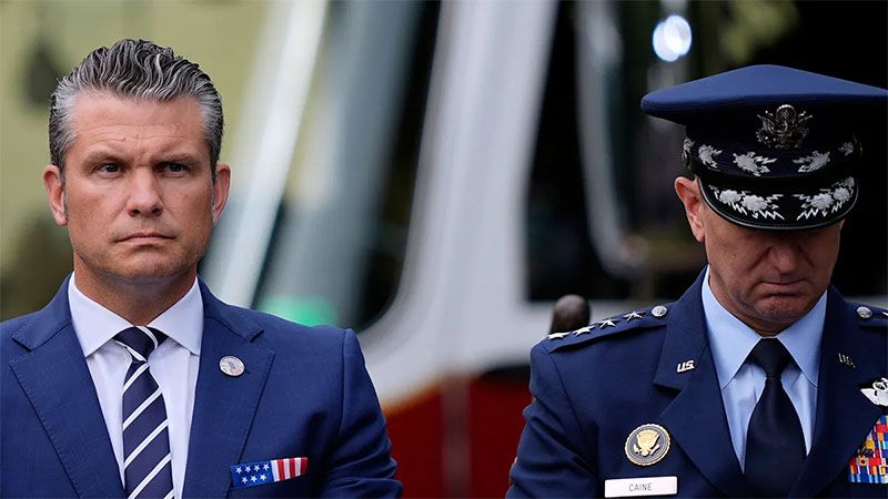 El avi&oacute;n en el que viajaba el secretario de guerra de EEUU aterriza de emergencia en Reino Unido