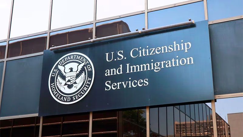 Estados Unidos suspende solicitudes de inmigraci&oacute;n de 19 pa&iacute;ses