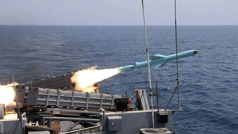 La Guardia Revolucionaria de Irán lanza misiles balísticos y de crucero durante sus maniobras cerca de Ormuz