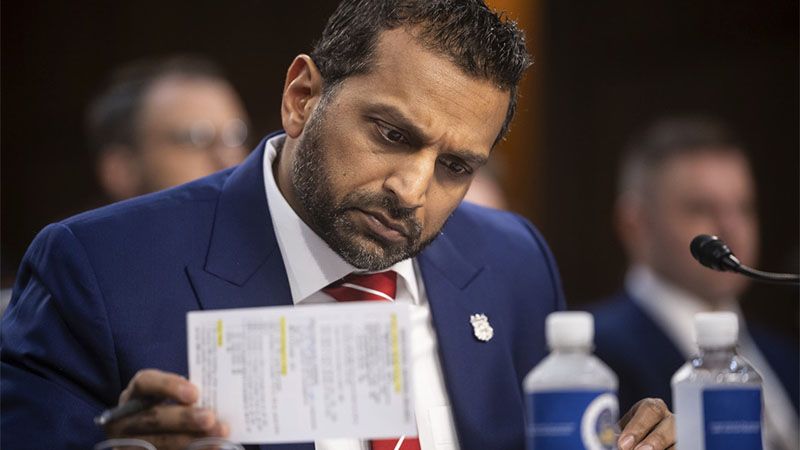 Nuevos documentos contradicen al jefe del FBI sobre los involucrados en el caso Epstein