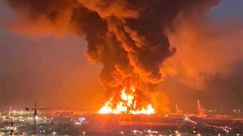 Base estadounidense en Iraq arde en llamas tras ataques con drones y misiles