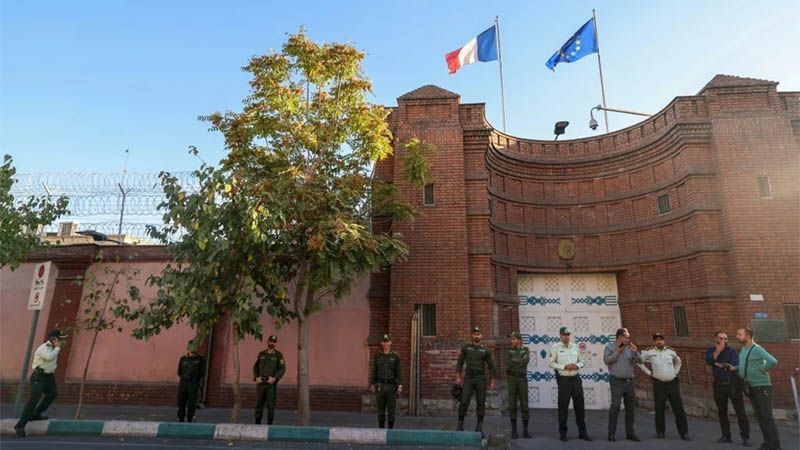 Ir&aacute;n declara persona non grata a dos diplom&aacute;ticos franceses