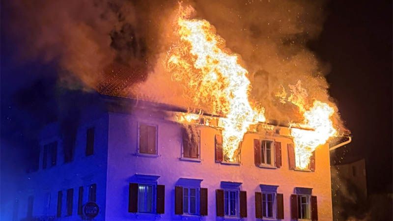Cinco desaparecidos y 19 heridos en dos incendios en edificios residenciales de Suiza