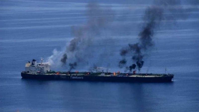 Yemen ataca un petrolero saud&iacute; en el mar Rojo y bombardea refuerzos militares
