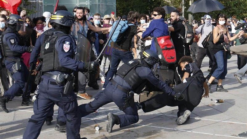 El gobierno franc&eacute;s niega una &ldquo;represi&oacute;n policial&rdquo; de las protestas estudiantiles