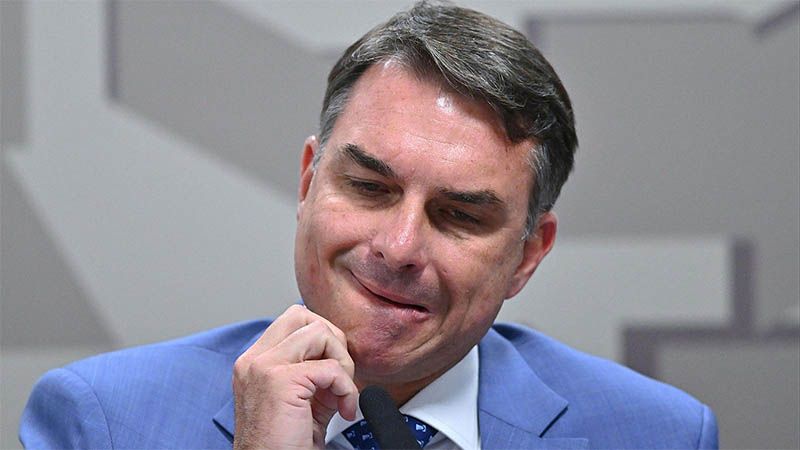 Investigan a Fl&aacute;vio Bolsonaro por sospecha de lavado de dinero