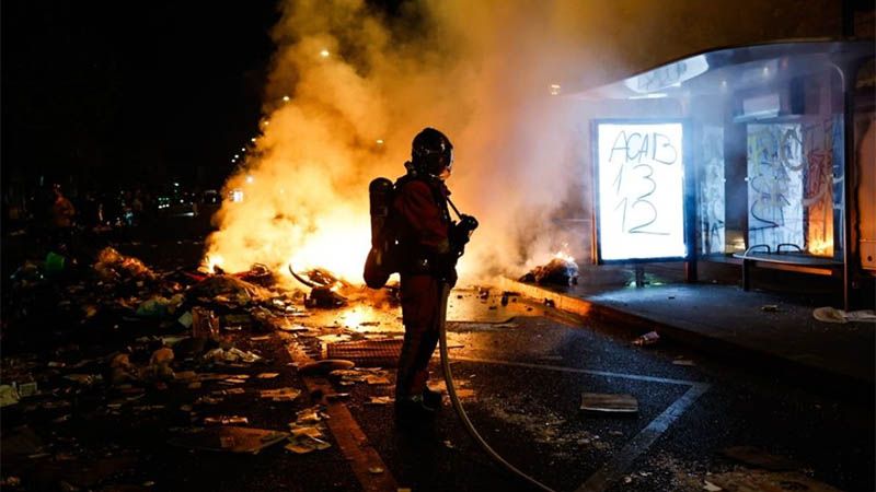 Francia anuncia toques de queda en varias ciudades en medio de la explosi&oacute;n de violencia