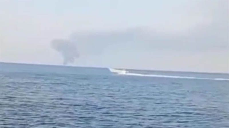 Tres petroleros explotan al chocar con minas navales en Ormuz