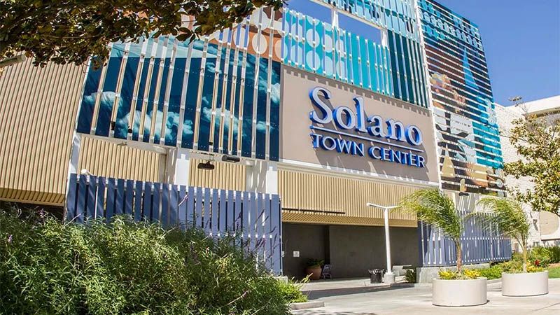 Un tiroteo en un centro comercial en California deja un muerto y seis heridos