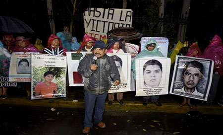 los padres de 43 normalistas Los padres de 43 normalistas celebraron Nochebuena en manifestaciones