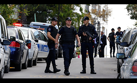 Miembros de la policia en Ankara Los dos terroristas de Daesh abatidos en Ankara planeaban atentar contra el AKP
